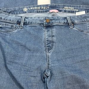 Laurie Felt Petite Silky Denim Flare Pull on Jeans LIGHT PS A309675